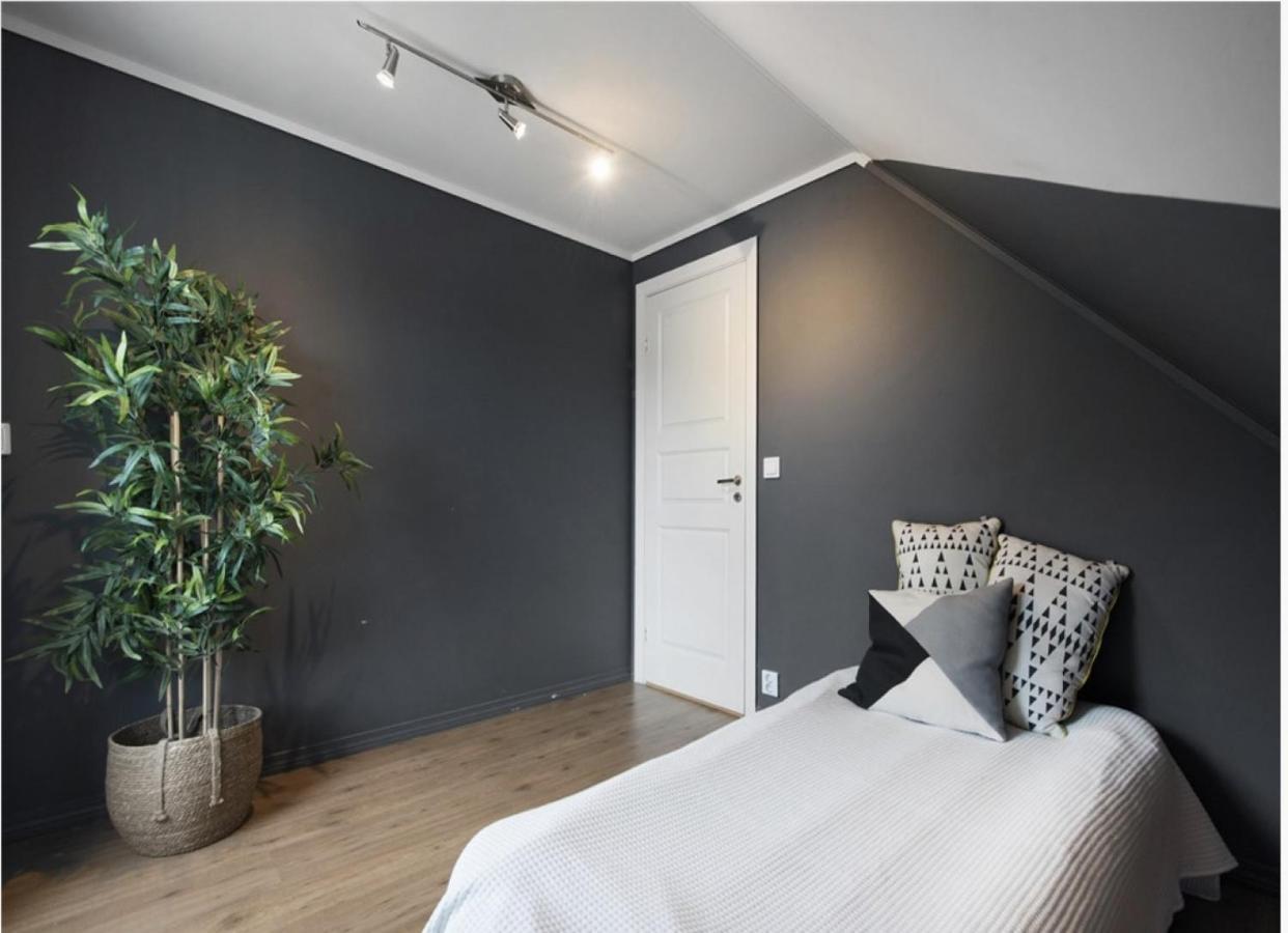 5-bedroom In Asane, Holiday home *